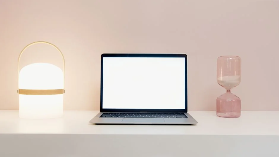 This photo is taken by Lubos Volkov for UX Store while giving a tips on how to become better designer.

After your reach certain skill level is it harder and harder to get any better … In order to progress you need to constantly push yourself to the limits and learn new things … Photo: https://www.instagram.com/lubosvolkov/ For: https://uxstore.com